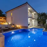 Vikendica Ines With Pool By The