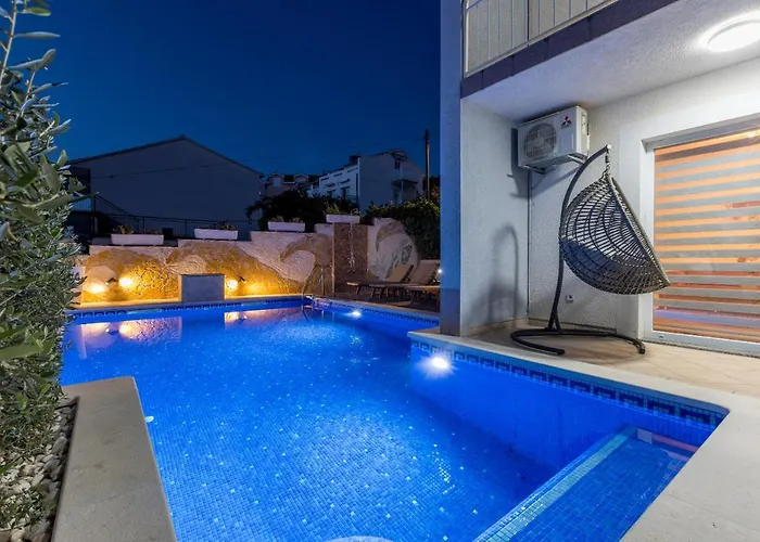 Semesterbostad Ines With Pool By The Trogir