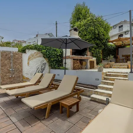 בית נופש Ines With Pool By The טרוגיר