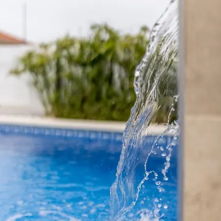בית נופש Ines With Pool By The טרוגיר