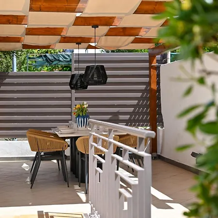 בית נופש Ines With Pool By The טרוגיר