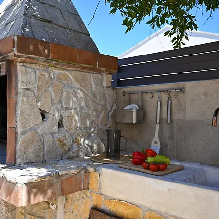 בית נופש Ines With Pool By The טרוגיר