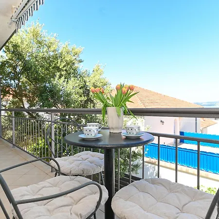 בית נופש Ines With Pool By The